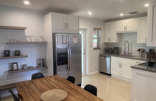 Miami Shores House | Cozy 2/1 Home, wraparound yard, free parking, gazebo!