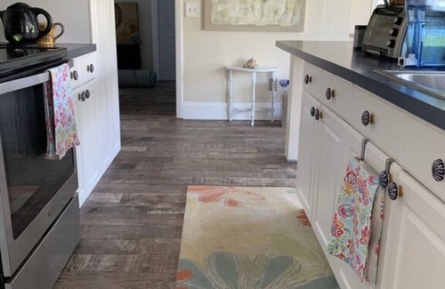 Central Naples House | Cozy 2/1 Pool Home Shared Kitchen with PRIVACY