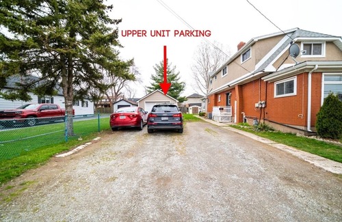 Welland House | Cozy 2 BDR Home/Apt. 20 mins to falls in Niagara