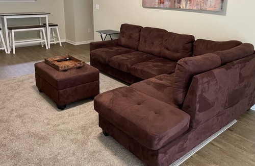 Kingsland House | Cozy 2 bdrm duplex, 10 min from base!