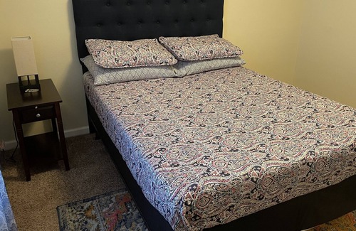 Kingsland House | Cozy 2 bdrm duplex, 10 min from base!