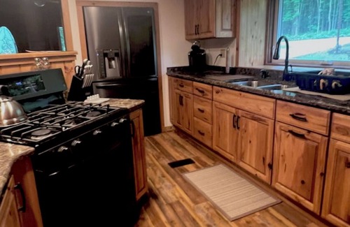 Cranesville House | Cozy 2-bdrm house on Great Sacandaga Lake. Close to historic Saratoga Racetrack.