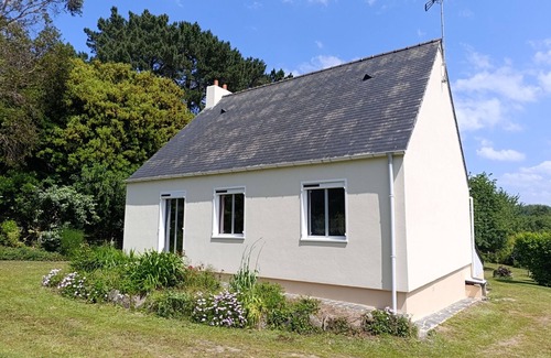Saint-Gildas-de-Rhuys House | Cozy 2-Bed Home, Peaceful Area, Near Beach, Garden & BBQ