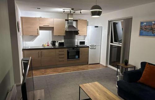 Clayton Apartment | Cozy 2 Bed Apartment with Balcony Etihad Views, Steps from Coop Live