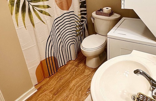Gainesville Apartment | cozy 2-bed basement apartment with fast access to parks, Lake Lanier, and more.