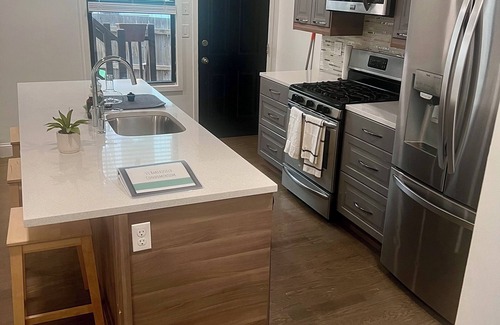Upham's Corner Condo | Cozy 2 Bed Condo with 2 Parking Spots and Washer-Dryer
