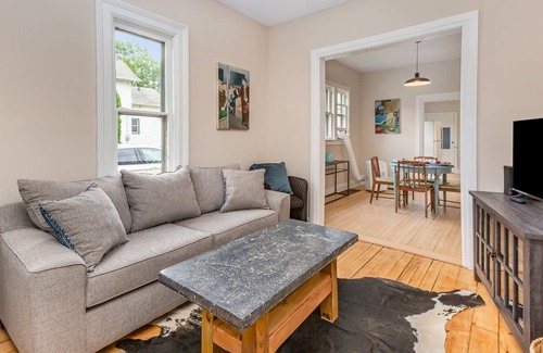 Bay City House | Cozy 2-Bed Home Near Downtown Bay City w Parking