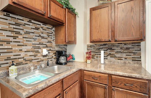 Oshkosh Apartment | Cozy 2 Bed in Oshkosh