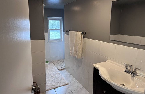 Kearny Apartment | Cozy 2 bed mins away from NYC