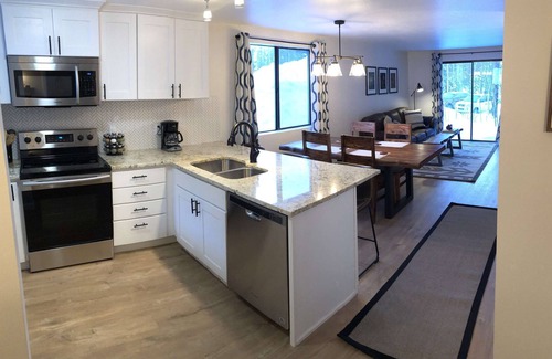 Winter Park Condo | Cozy 2-bed|Minutes from Resort|Pool & Hot Tub