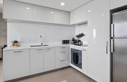 Milton Apartment | Cozy 2 bed Retreat Milton - Pool, Walk to SStadium