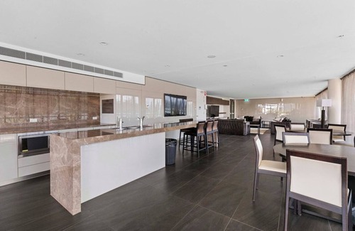 Milton Apartment | Cozy 2 bed Retreat Milton - Pool, Walk to SStadium