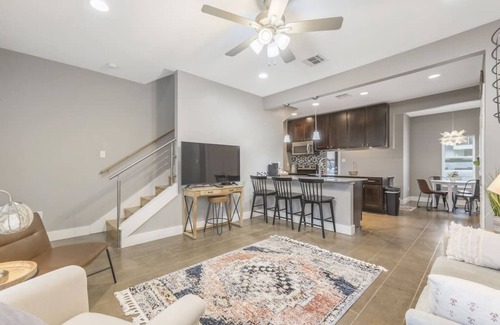 Lafayette House | Cozy 2 Bed Townhome near the Hospital