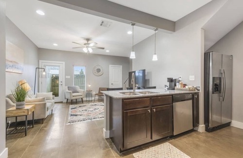 Lafayette House | Cozy 2 Bed Townhome near the Hospital