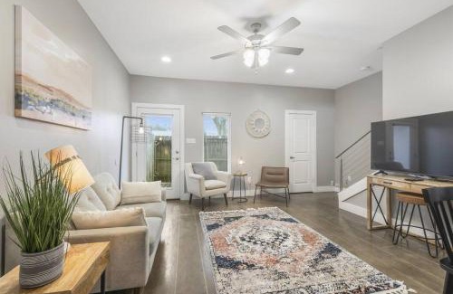 Lafayette House | Cozy 2 Bed Townhome near the Hospital