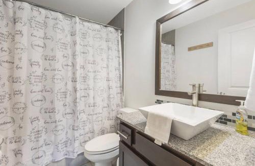 Lafayette House | Cozy 2 Bed Townhome near the Hospital
