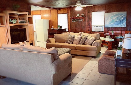 Galveston House | Cozy 2 Bedroom Cabin Style Vacation Beach House