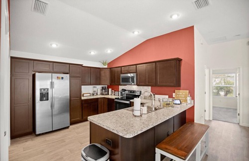 Lady Lake House | Cozy 2 bedroom 1 bath villa with a sun patio.