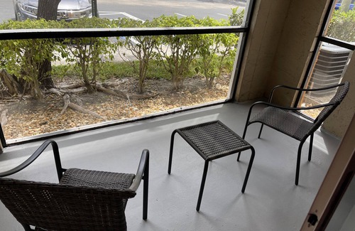 Margate Apartment | Cozy 2 bedroom 2 bath apt with pool & gym