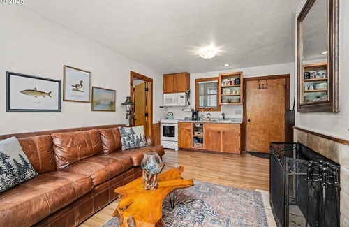 Blue River Cabin | Cozy 2-bedroom, 2-full bath cabin in enchanting Blue River with AC