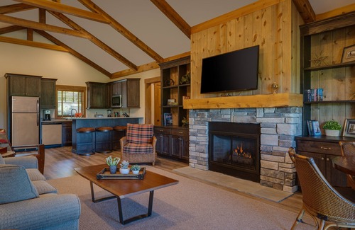 Harbor Springs Cottage | Cozy 2 Bedroom-2 Bath Cottage Near Ski Resorts! Stay at True North Golf Club