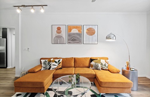 Marina del Rey Apartment | Cozy 2-bedroom apartment in welcoming Marina del Rey! Free parking and pool!
