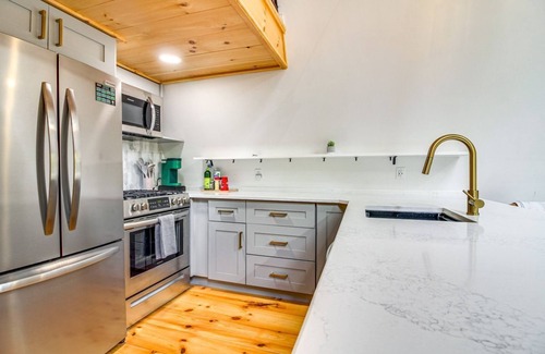 Perkinsville Ski Chalet | Cozy 2-bedroom A-Frame close to skiing, fishing & hiking!