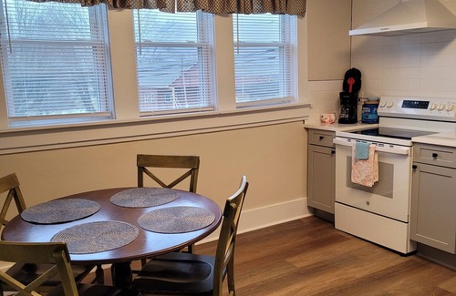 West Jefferson Apartment | Cozy 2-bedroom apartment in lovely West Jefferson