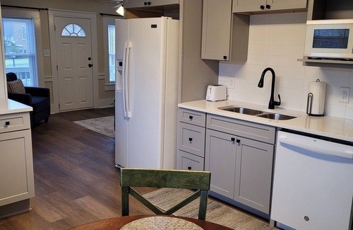 West Jefferson Apartment | Cozy 2-bedroom apartment in lovely West Jefferson