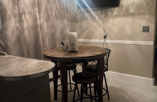 West Hartford Apartment | Cozy 2-bedroom apartment in wonderful West Hartford with WiFi and parking