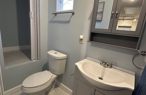 Fayetteville Apartment | Cozy 2-bedroom apartment in peaceful Fayetteville with AC