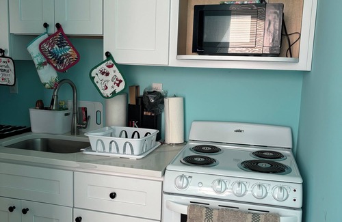 Glenwood Apartment | Cozy 2-bedroom apartment in enjoyable Philadelphia with WiFi, AC