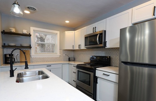 Rocky Mount Apartment | Cozy 2-bedroom apartment in charming Rocky Mount with WiFi, AC
