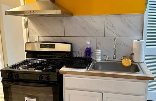 Newark Apartment | Cozy 2-bedroom apartment with WiFi, AC in Irvington