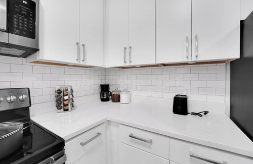 Union Apartment | Cozy 2-bedroom apartment with AC and WiFi in enjoyable Irvington