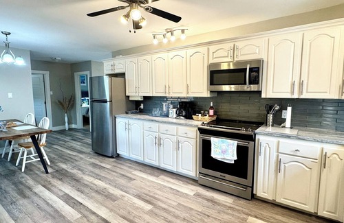 Moncton Apartment | Cozy 2 bedroom apartment with yard, big lounge