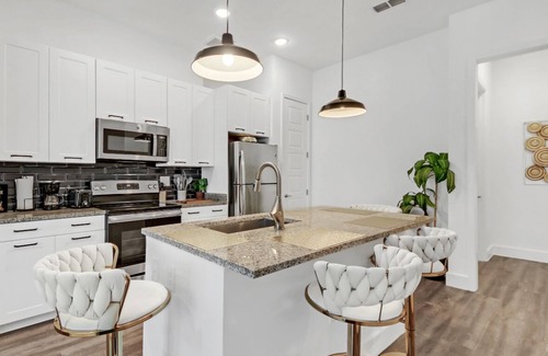 Castleberry Hill Apartment | Cozy 2-bedroom apartment in the heart of Atlanta with AC, WiFi & public transpor