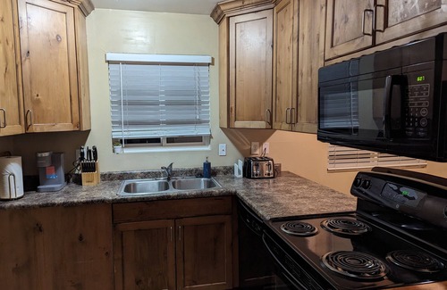 West Jordan Apartment | Cozy 2-bedroom apartment in nice Midvale with AC, WiFi