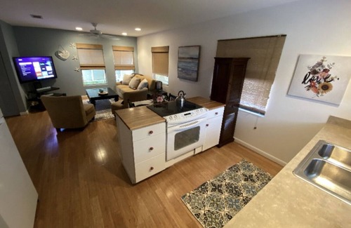 Laurel Apartment | Cozy 2 Bedroom Apartment Close to the Beach!