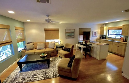 Laurel Apartment | Cozy 2 Bedroom Apartment Close to the Beach!