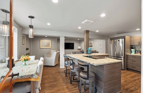 Olympia Apartment | Cozy 2-bedroom apartment in park like setting with WiFi, pet friendly