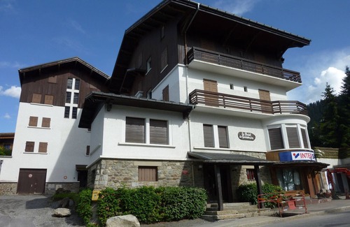 Megeve Apartment | Cozy 2-Bedroom Apartment in Megève – Close to Center & Ski Lift, Terrace, Parking, Wifi