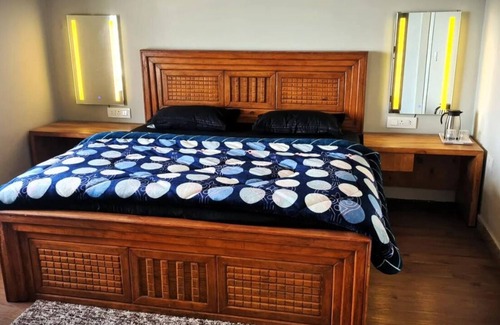 Patparganj Apartment | Cozy 2-bedroom apartment in charming Delhi with WiFi