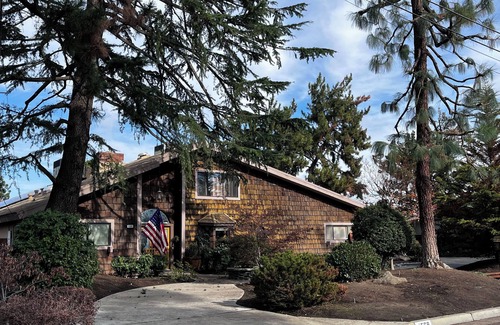 Raisin Apartment | Cozy 2-bedroom apartment in welcoming Fresno with AC, WiFi, next to Fresno State