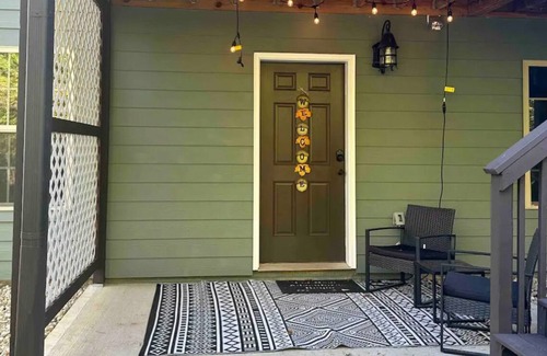 Newnan Apartment | Cozy 2 bedroom apartment conveniently located in Newnan