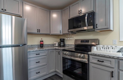 Guild Apartment | Cozy 2-bedroom apt 4 innLakes Region with AC, WiFi, Pet friendly 2 queen beds