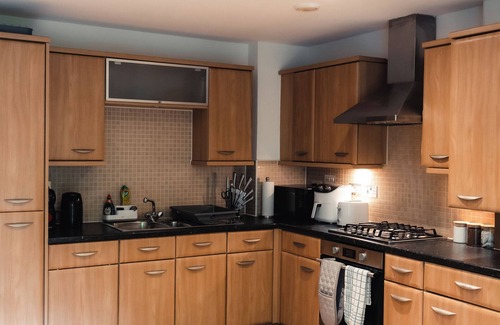 Milton Keynes Apartment | Cozy 2 Bedroom Balcony Apartment With Free Underground Parking