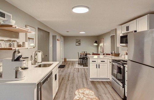 Lamar Heights Area House | Cozy 2-bedroom basement apartment - Private yard