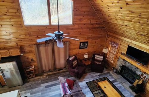 Sevierville Cabin | Cozy 2-bedroom cabin in welcoming lake Douglas, Sevierville near Pigeon Forge