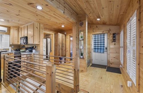 Hayward Cabin | Cozy 2 bedroom cabin on the water - great location, must see!